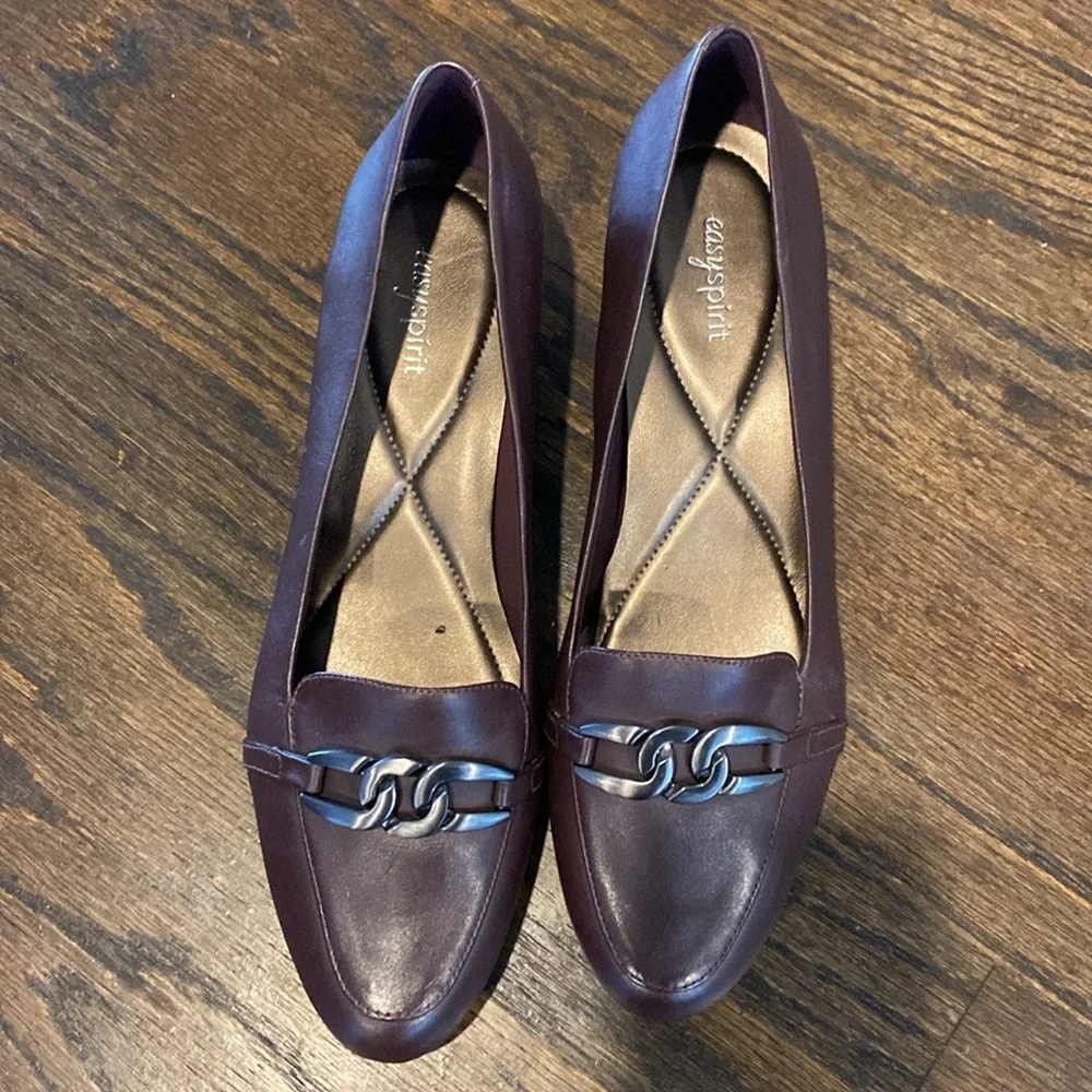 Easy Spirit women’s size 11 brown leather gun‎ metal chain, rubber sole heels